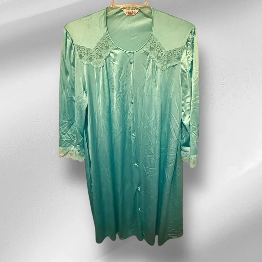 Vintage Vanity‎ Fair Robe